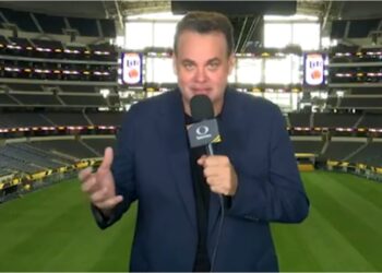 Afición de Tigres protesta con mantas contra la directiva; "La soberbia se paga con humillación"