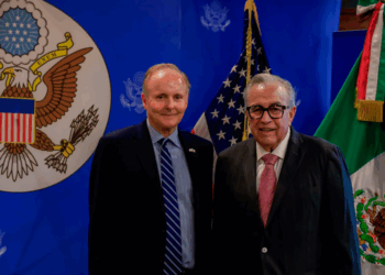 A invitación del consulado, asiste Gobernador Rocha a evento por el 249 aniversario de la independencia de EUA en Hermosillo