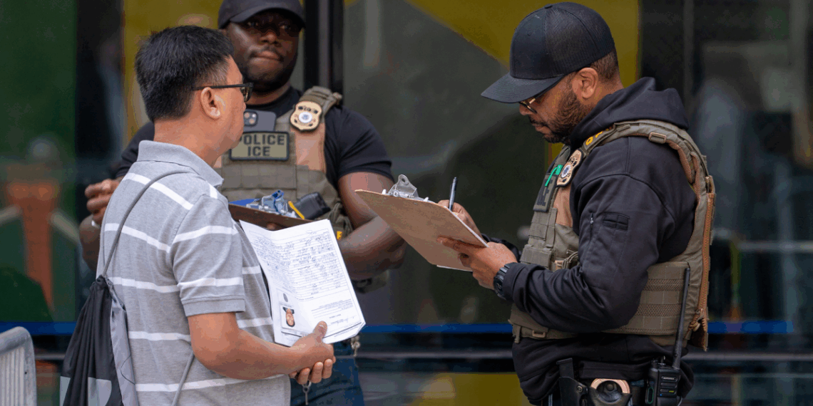 Gobierno de EU notifica a medio millón de migrantes sobre cancelación de permiso humanitario