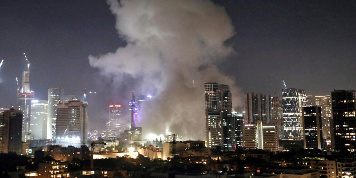 Irán responde a Israel y dispara misiles en su contra; EU ayuda a interceptar ataque