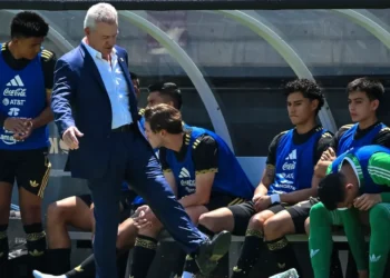 Javier Aguirre rompe el silencio por insultos tras derrota del Tri ante Suiza