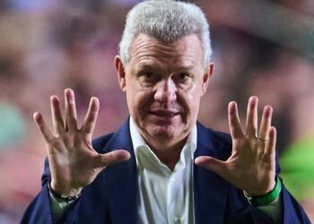 Javier Aguirre pide a Raúl Jiménez y Santiago Giménez ser egoístas: 'son bien güe...'