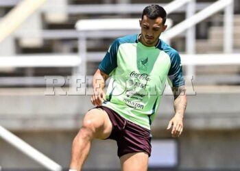 Se rompe Luis Chávez el ligamento cruzado de una rodilla