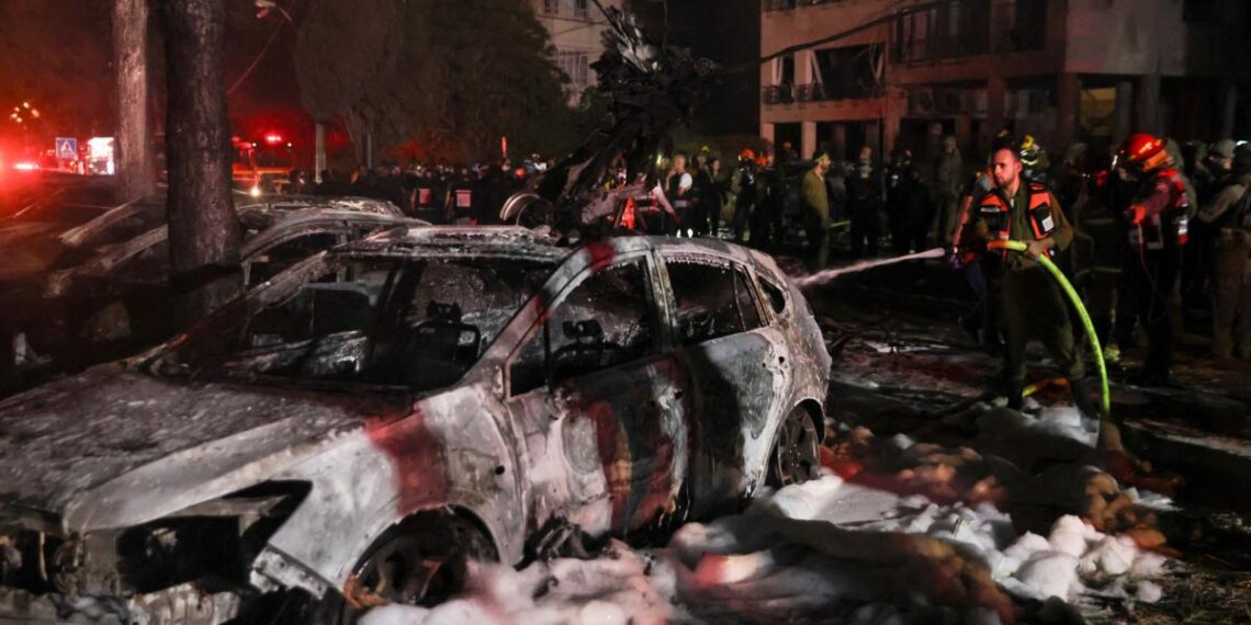 Última oleada de misiles iraníes provoca leve daño en norte y sur de Israel