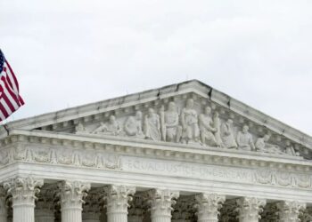 El Supremo respalda a Trump en la limitación de la ciudadanía por nacimiento y quita poder a los jueces