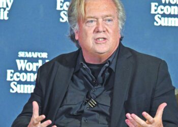 Trump se enfrenta a presión de MAGA