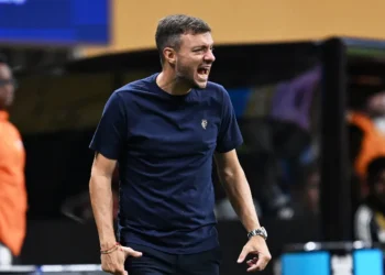 ¡Nada pasa por casualidad! Afición de Cruz Azul se burla de Martín Anselmi tras derrota del Porto