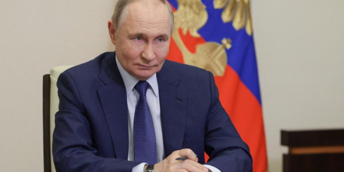 Putin dice a Trump que no retrocederá en sus objetivos en Ucrania: funcionario del Kremlin