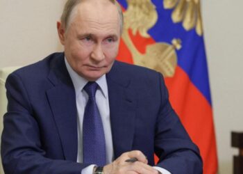Putin dice a Trump que no retrocederá en sus objetivos en Ucrania: funcionario del Kremlin