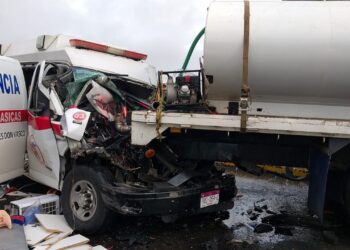 Choque De Ambulancia Contra Pipa De Agua Deja 2 Muertos Y 2 Heridos En La Morelia-Pátzcuaro - Changoonga.com