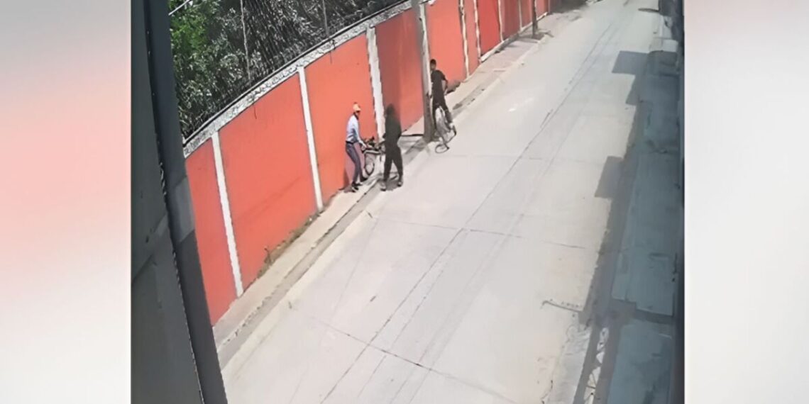 Asaltan a abuelito y le roban su bicicleta en pleno día en León, Guanajuato