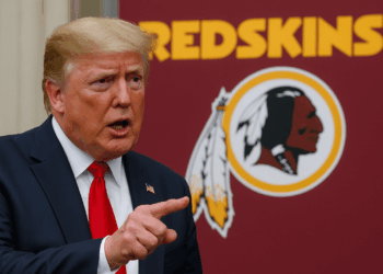 Trump desea que NFL recupere antiguo nombre ofensivo.