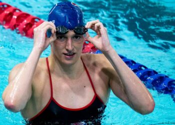 EE.UU. prohíbe mujeres transgénero en competencias femeninas – DW – 23/07/2025