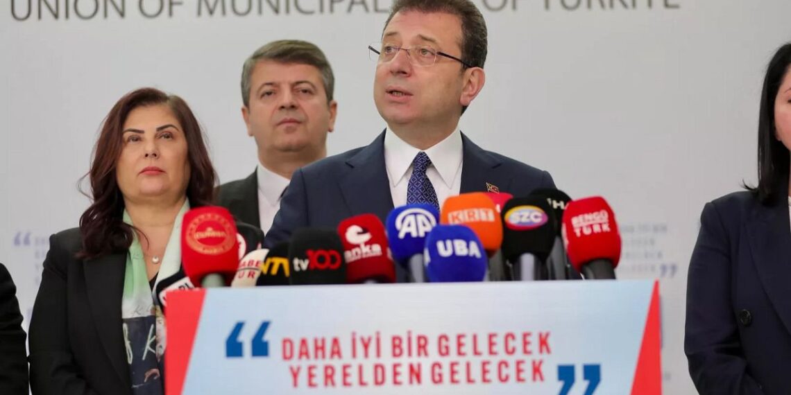 Ekrem Imamoglu ha sido condenado a 20 meses de cárcel por insultos y amenazas al fiscal de Estambul