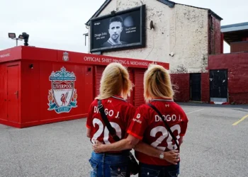 Fanáticos de Liverpool despiden a Jota