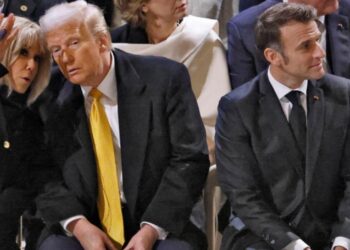 Macron dice que la UE debe prepararse para tomar represalias contra aranceles de Trump