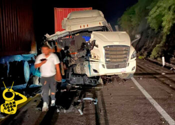 #Michoacán 2 Tráileres Se Impactan En La Siglo XXI, Hay Un Lesionado - Changoonga.com