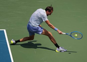 Moutet elimina a un Medvedev totalmente fuera de sí. Foto: Getty