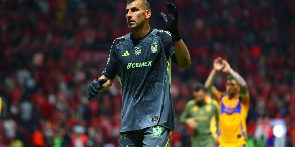 Nahuel Guzmán fue quien le dio la bienvenida a Correa