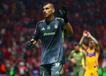 Nahuel Guzmán fue quien le dio la bienvenida a Correa