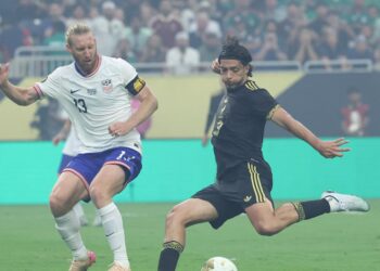 Raúl Jiménez está cerca del ‘Chicharito’