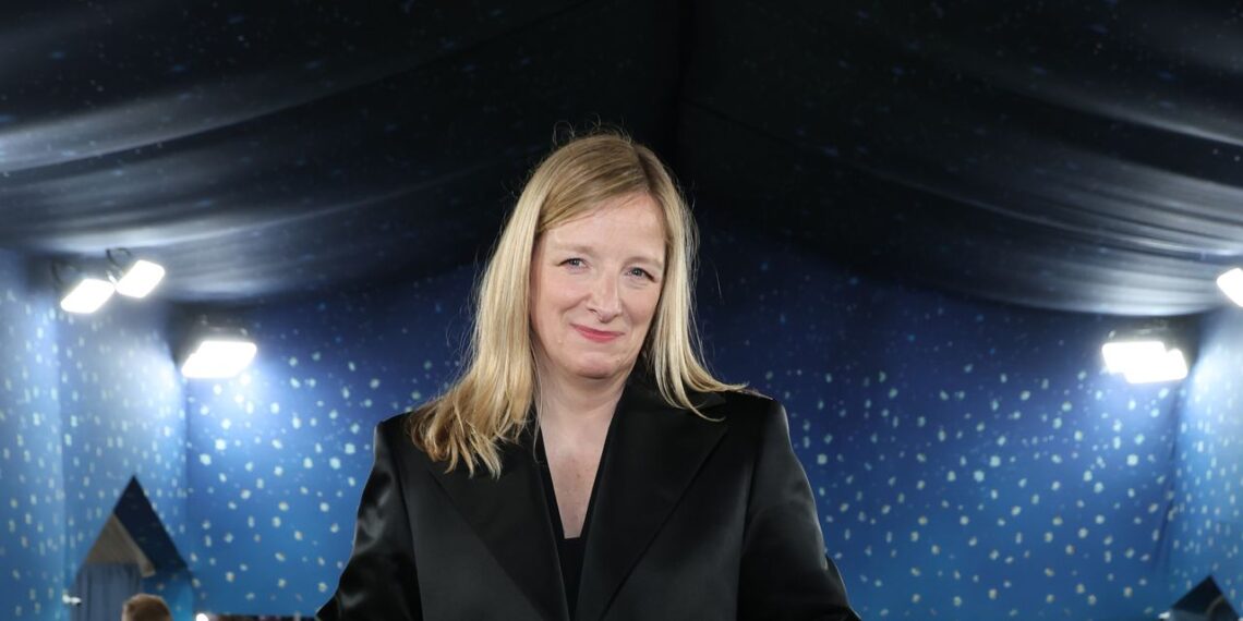 Sarah Burton de Givenchy Traza un Nuevo Camino a Su Manera – Dimension Turistica Magazine
