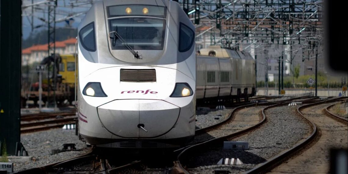 Mueren 2 personas al ser arrolladas por un tren Alvia cerca del apeadero de Moriscos (Salamanca)