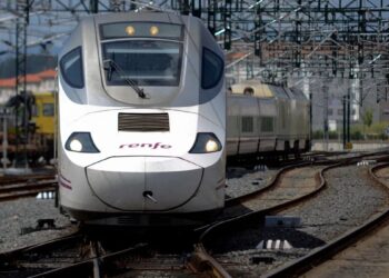 Mueren 2 personas al ser arrolladas por un tren Alvia cerca del apeadero de Moriscos (Salamanca)