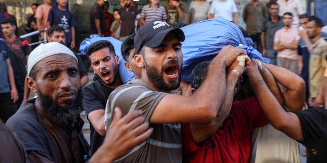 Estampida en centro de ayuda en Gaza deja 20 muertos; acusan a hombres armados