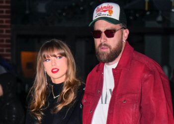 66 Lecciones Clave de la Aparición de Taylor Swift en el Podcast de Travis y Jason Kelce, ‘New Heights’, Según los Expertos en Swift de Vogue.