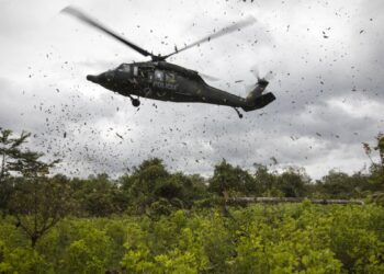 Un mortífero ataque contra un helicóptero de la Policía y 2 fuertes explosiones sacuden Colombia