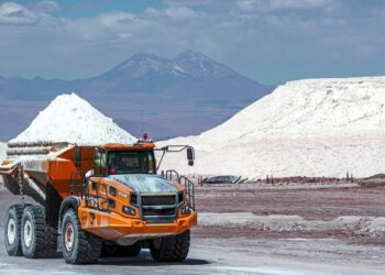 Bolivia se asocia con firma rusa para operar planta de litio