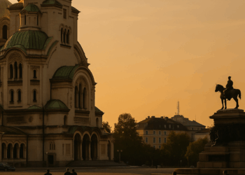 Bulgaria conmemora 130 años de tradición turística con celebraciones nacionales, conciertos, desfiles ceremoniales y tributos a los precursores de la naturaleza y el turismo.