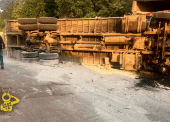 Tráiler Cargado De Cemento Vuelca En Salvador Escalante; Hay 2 Muertos - Changoonga.com