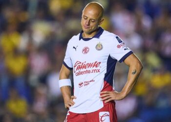 De la gloria al adiós: Chicharito queda fuera de su equipo