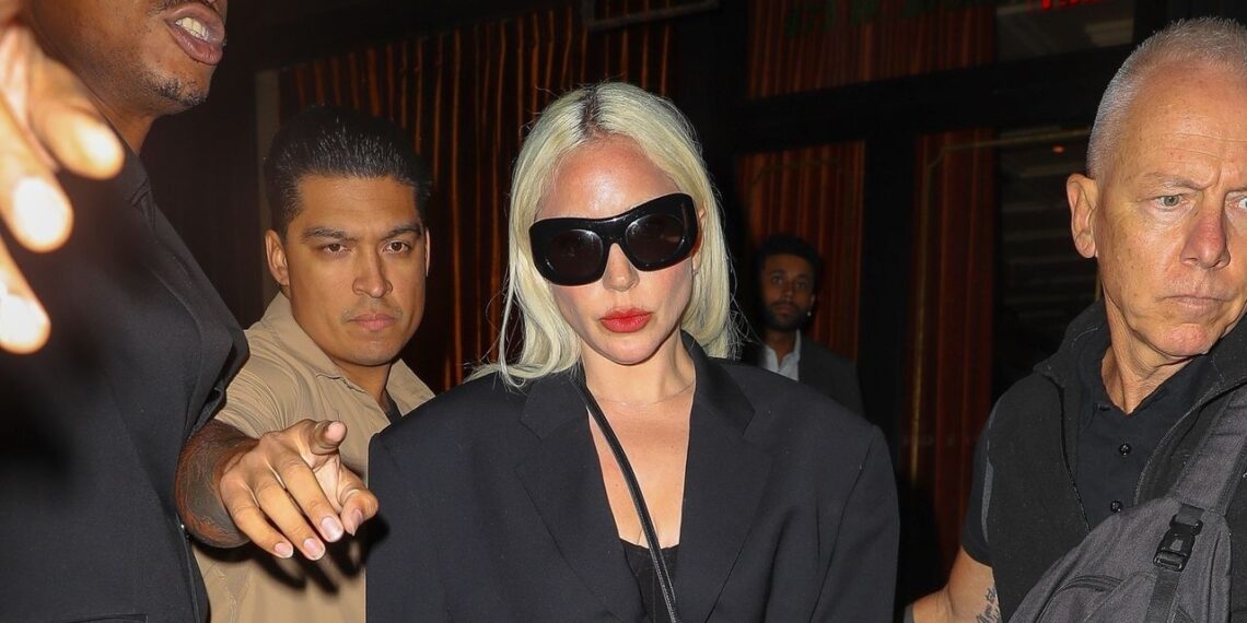 Por supuesto, el estilo gótico de verano conquista a Lady Gaga. – Dimension Turistica Magazine