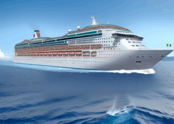 Un barco de crucero con 8500 pasajeros parado en alta mar debido a un fallo en sus motores rumbo a Italia. – Dimension Turistica Magazine