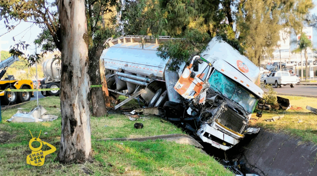 Dos Tractocamiones De Grupo Ortiz Se Accidentan En El Libramiento Norte de Morelia - Changoonga.com