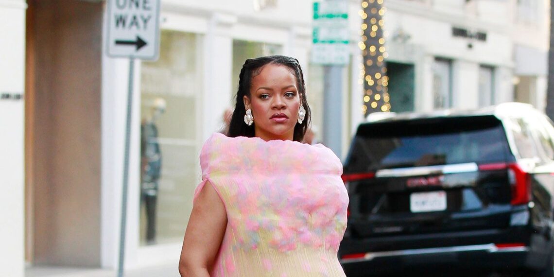 El Más Controversial Look de Embarazo de Rihanna Hasta Ahora—Y Menos Mal. – Dimension Turistica Magazine