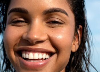 El rímel incoloro que emplean las mujeres mexicanas para lucir auténticas. – Dimension Turistica Magazine