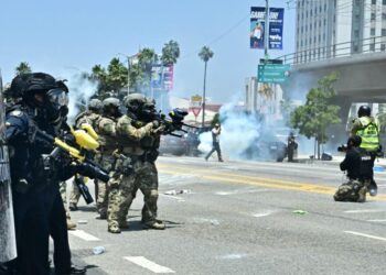 Hubo uso excesivo de la fuerza contra manifestantes en Los Ángeles, advierte Human Rights Watch