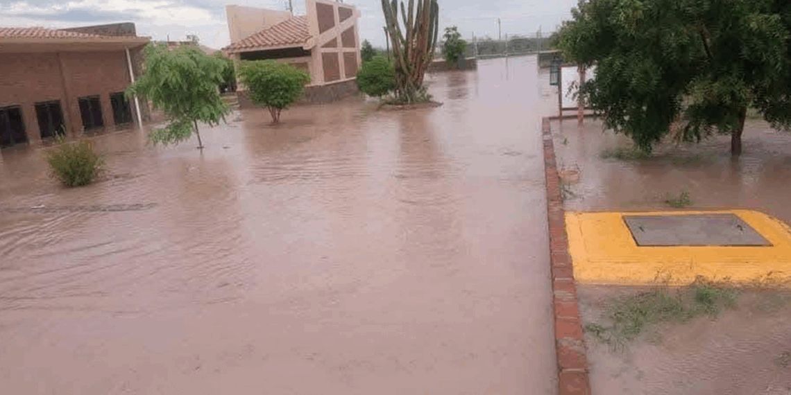 Universidad Del Bienestar En Sonora Se Inunda Por Lluvias y Basura En Coladeras