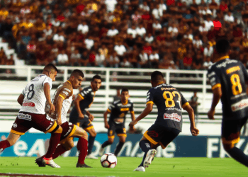 Lanza Marco Bonilla primera bola y arranca final Dorados vs Indios - Tiempo La Noticia Digital