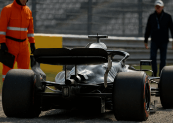 Los comisarios castigan a Mercedes por el incidente Russell-Alonso en la FP3 de Zandvoort