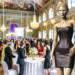 El Vestuario de Regreso al Trabajo de Margot Robbie Se Centra en el Minivestido Con Corsé – Dimension Turistica Magazine