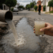 #Denúnciamesta Vecinos de Villa Magna acusan a OOAPAS de más de un mes de agua sucia, con insectos y olor a azufre