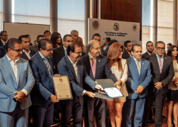 Secretaría de Economía otorga certificación "Hecho en México" a 16 empresas tequileras