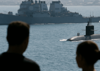 Buque de guerra y submarino estadounidense generan inquietud en Venezuela. – Dimension Turistica Magazine