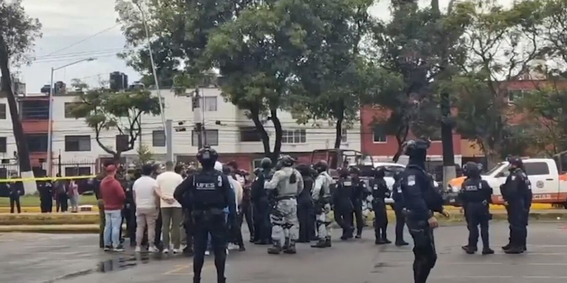 La Jornada - Puebla: una mujer muerta tras riña de comerciantes afuera de estadio Cuauhtémoc