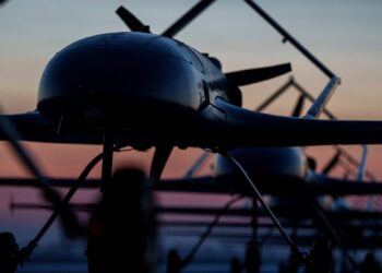 Ucrania ataca con drones a fábricas militares e infraestructuras petroleras clave en Rusia